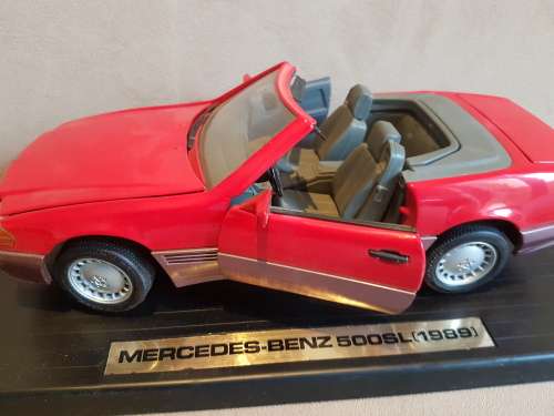 Mercedes-Benz 500SL (1989) 1:18 Die Cast Model in Box. Moving Parts, Spare Tyre.