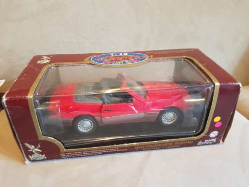 Mercedes-Benz 500SL (1989) 1:18 Die Cast Model in Box. Moving Parts, Spare Tyre.