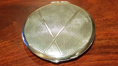 108 grammes Sterling Silver Art Deco Powder Compact. By William Adams, 1932