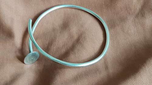 Solid Sterling Silver ADJUSTABLE Artisan Bangle. 21.8 grammes. Wilhelmina 10 cent Netherlands coin !