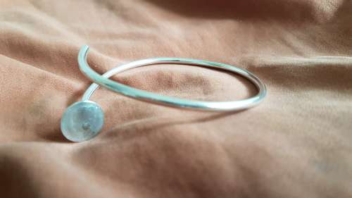 Solid Sterling Silver ADJUSTABLE Artisan Bangle. 21.8 grammes. Wilhelmina 10 cent Netherlands coin !