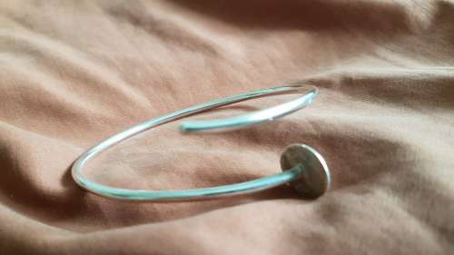 Solid Sterling Silver ADJUSTABLE Artisan Bangle. 21.8 grammes. Wilhelmina 10 cent Netherlands coin !