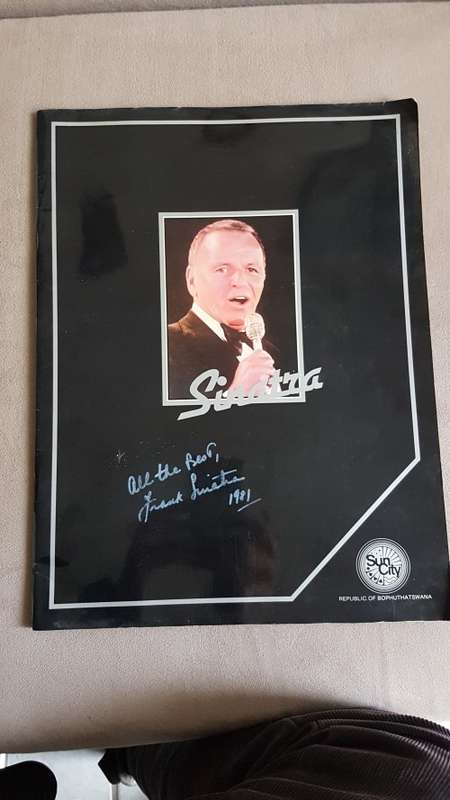 Frank Sinatra programe. Signed ( but no COA ). 1981 Sun City Program Tour Book. Very good condition.