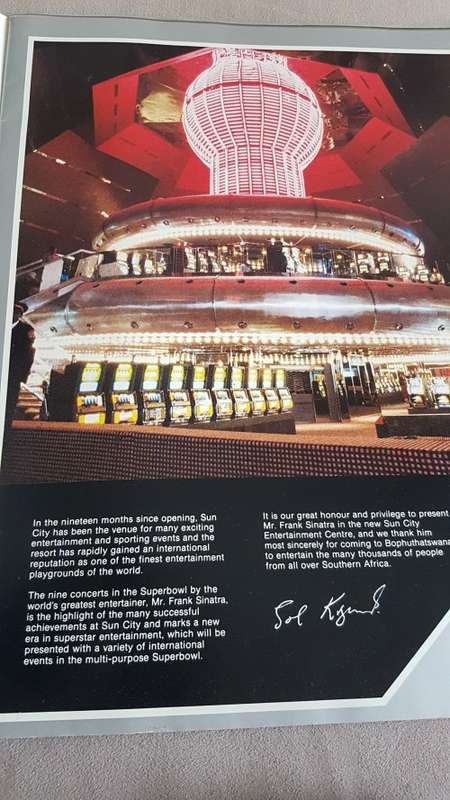 Frank Sinatra programe. Signed ( but no COA ). 1981 Sun City Program Tour Book. Very good condition.