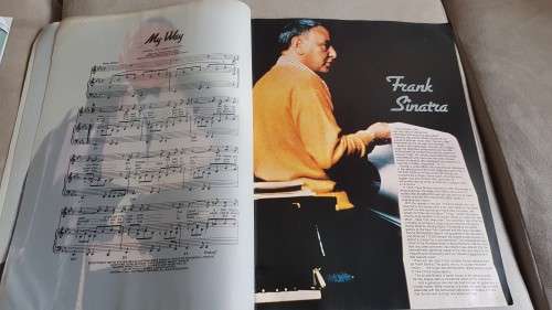 Frank Sinatra programe. Signed ( but no COA ). 1981 Sun City Program Tour Book. Very good condition.