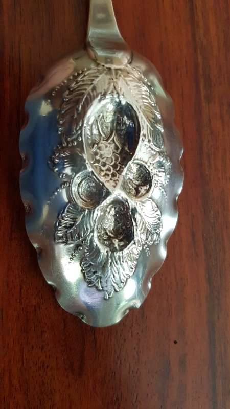 Large Solid Silver Georgian Berry Spoon. Solomon Royes and John East Dix. 1819. 51.3 grammes.