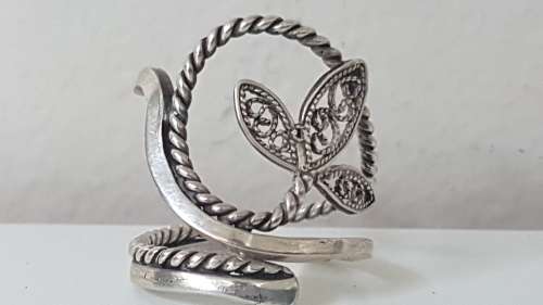 Solid Sterling Silver Filigree Fine Leaf Design Ring.  6.5 grams.