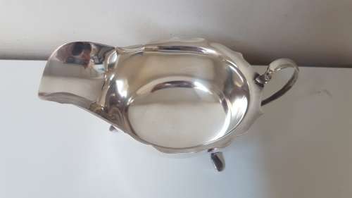 SOLID Sterling Silver Sauce / Gravy Boat . Edward Viner. 1946 Sheffield. 100.4 grammes! Ex. Cond.