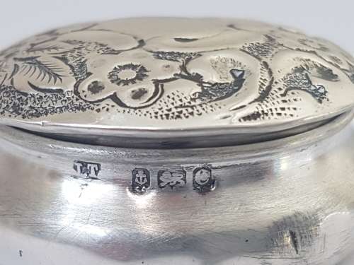 Sterling Silver Edwardian Powder Box/ Pill Box.  Marked Birmingham 1904.