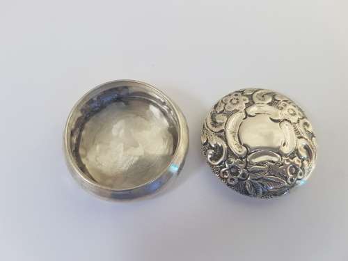 Sterling Silver Edwardian Powder Box/ Pill Box.  Marked Birmingham 1904.