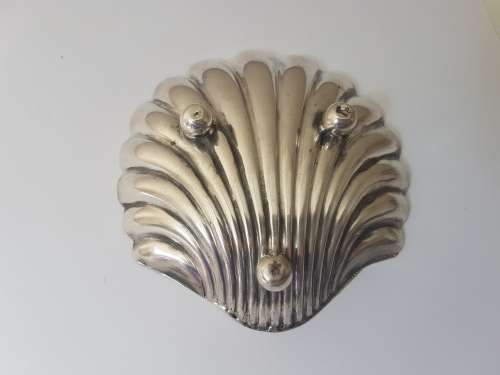 Solid Sterling Silver Shell Shape Butter Dish. 54 grammes.