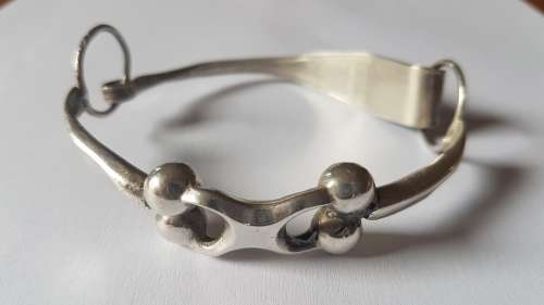 UNIQUE ARTISAN MADE Sterling Silver Bangle with Clasp. Hallmarked. 38.5 grams.