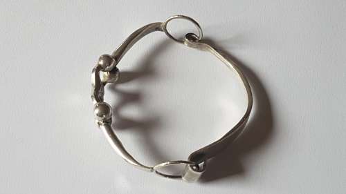 UNIQUE ARTISAN MADE Sterling Silver Bangle with Clasp. Hallmarked. 38.5 grams.