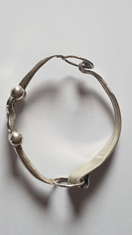 UNIQUE ARTISAN MADE Sterling Silver Bangle with Clasp. Hallmarked. 38.5 grams.