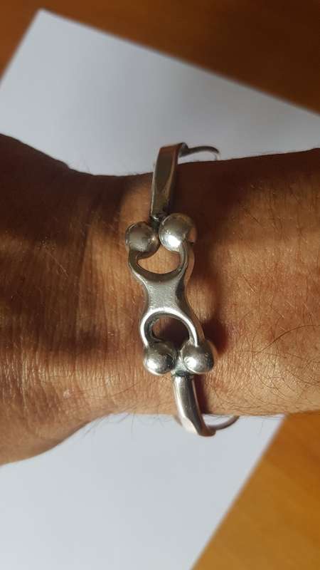 UNIQUE ARTISAN MADE Sterling Silver Bangle with Clasp. Hallmarked. 38.5 grams.