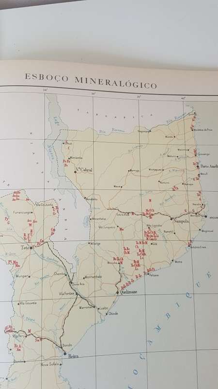 Atlas de Mocambique   Rare 1962 Atlas of Mozambique. Number 4403/4750.