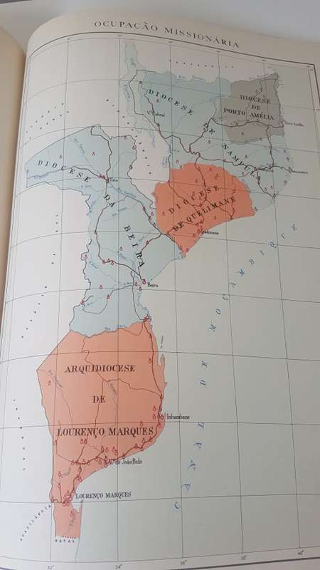 Atlas de Mocambique   Rare 1962 Atlas of Mozambique. Number 4403/4750.