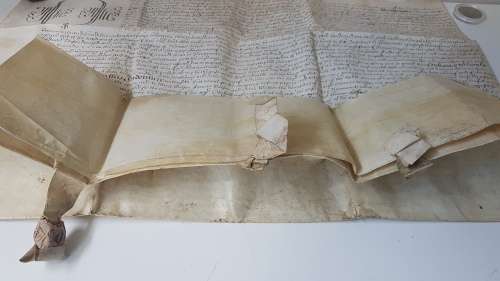 Handwritten Indenture dated 1679. On Vellum.  Concerning property in Bengeworth, England.