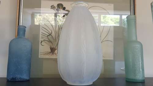 Marius Sabino (1878-1961 ). Art Deco Opalescent Glass Vase. `Ondulation` ( `Ripples`) Design!  1930s