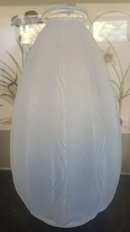 Marius Sabino (1878-1961 ). Art Deco Opalescent Glass Vase. `Ondulation` ( `Ripples`) Design!  1930s