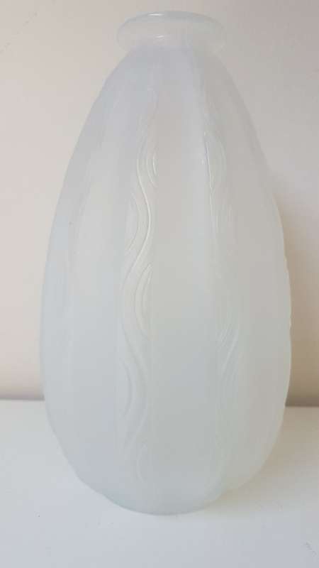 Marius Sabino (1878-1961 ). Art Deco Opalescent Glass Vase. `Ondulation` ( `Ripples`) Design!  1930s