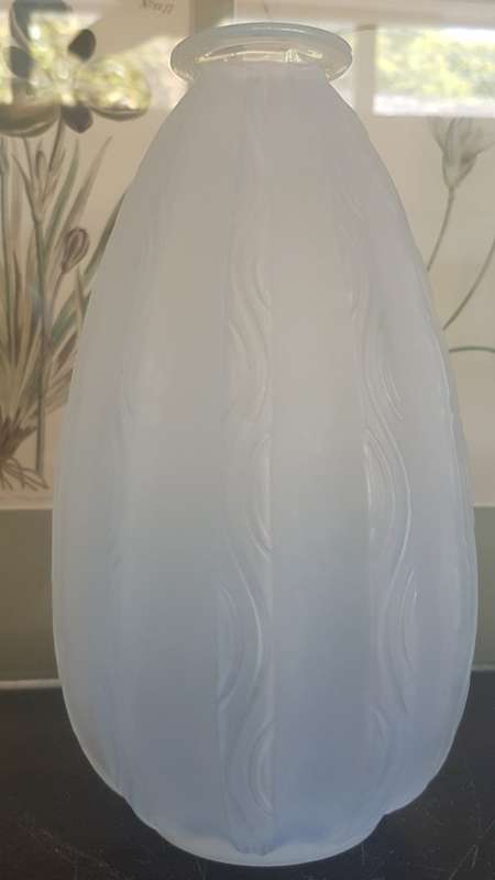 Marius Sabino (1878-1961 ). Art Deco Opalescent Glass Vase. `Ondulation` ( `Ripples`) Design!  1930s