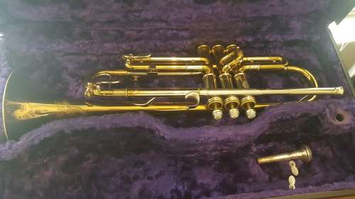 Vintage 1937 Buescher 400 True-Tone Trumpet. Serviced.  Original case, mouthpiece. Louis Armstrong!