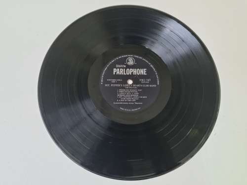 Beatles Sgt. Pepper`s Lonely Hearts Club Band LP PMCJ 7027 VG-
