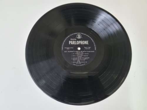 Beatles Sgt. Pepper`s Lonely Hearts Club Band LP PMCJ 7027 VG-