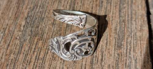 Hendrik Hooijkaas wrap around spoon ring. High quality silver plate, grapes and leaves design.
