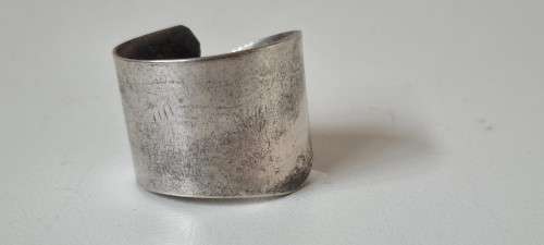 Wide Band Solid Silver Ring. Unique design.  6.4   grams heavy!   NEW.