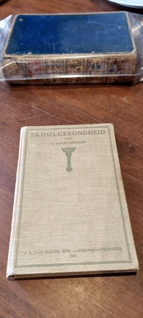 Skoolgesondheid deur C. Louis Leipoldt. 1923 4de Verbeterde Druk.