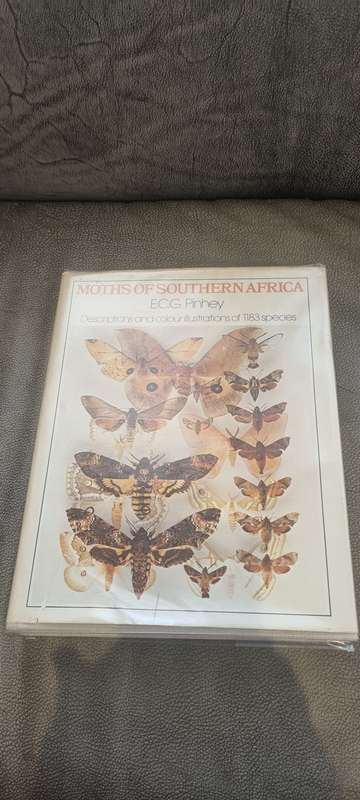 Moths of Southern Africa. Descriptions and colour illustrations of 1183 species. Pinhey, E.C.G.