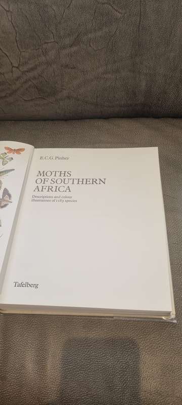Moths of Southern Africa. Descriptions and colour illustrations of 1183 species. Pinhey, E.C.G.