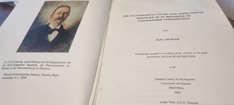 Die Staatsmuseum van die Zuid-Afrikaansche Republiek en sy historiese en etnografiese versamelings.