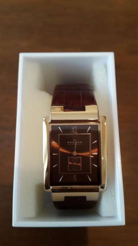 Skagen Men's Watch . Leather strap. Box. 30 m Water Resistant. BARGAIN! .NEW BATTERY.