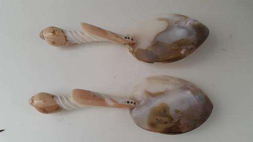 Two Shell Serving Spoons. Excellent condition. Iridescent. Mother of Pearl. Caviar. 60s style