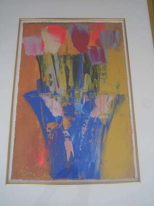 Robin Mann Top S.A. Contemporary Artist ,Still Life, Bold Stunner.  Beautiful gilt mount and frame.