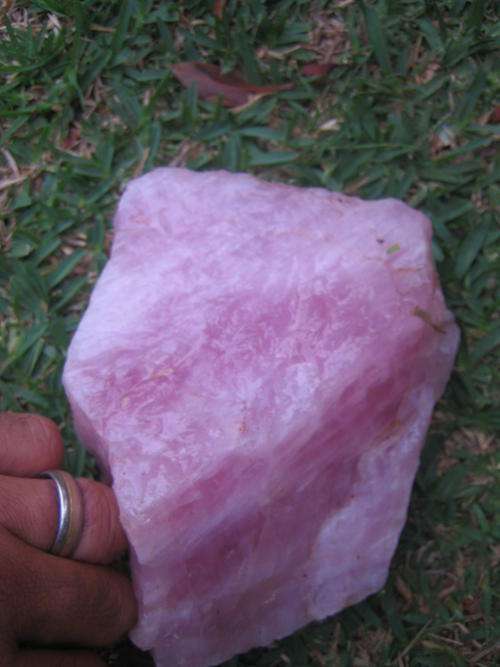 Rose Quartz High Quality Pink Rock 1 450 g!  Bright and pink and gemmy!