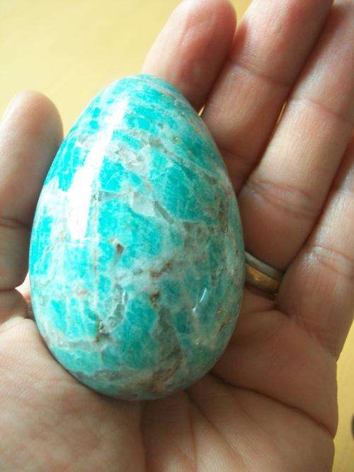 Blue Stone Egg : Lovely Aquamarine Colour  with Quartz Intrusions! 7 cm by 4 cm. 199 grammes