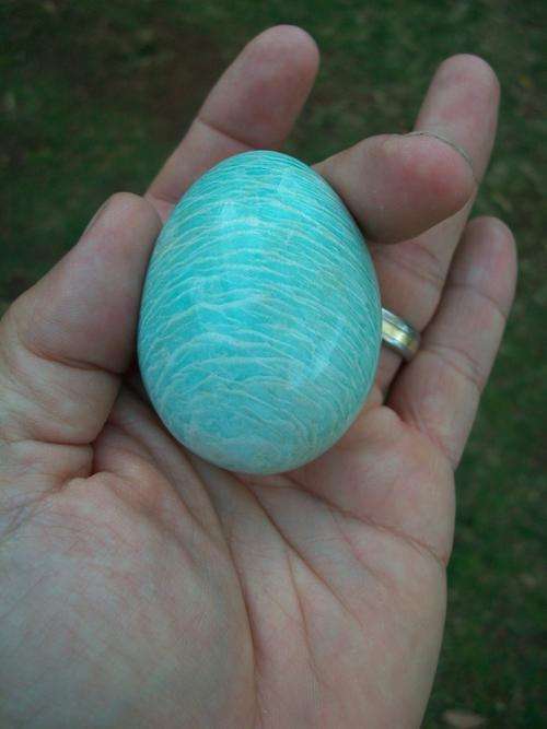 Blue and White exquisite layered Egg with interesting lines !  5.5  x 3.5 cm. 125 grammes