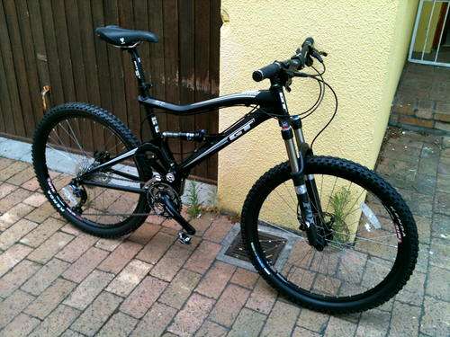 GT Mens Sensor 2.0 Medium, BLACK 2010 Brand new no km's!!!!!