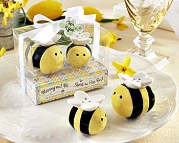 Kate Aspen - Favour - Ceramic Honeybee Salt & Pepper Shakers - Mommy and Me - Sweet As Can Be