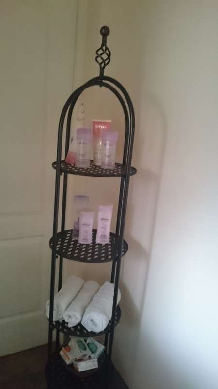##Stacks of racks!Iron whatnot for loads of goodies##