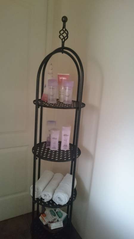 ##Stacks of racks!Iron whatnot for loads of goodies##