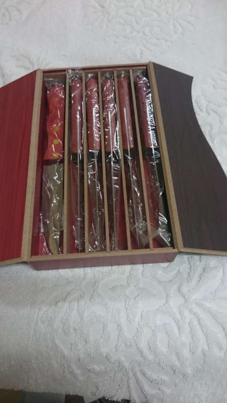 6 steak knives in whirlpool gift box