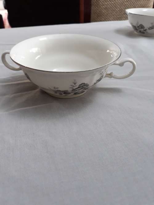 18 pce Huguenot fine china Tea set and soup bowls