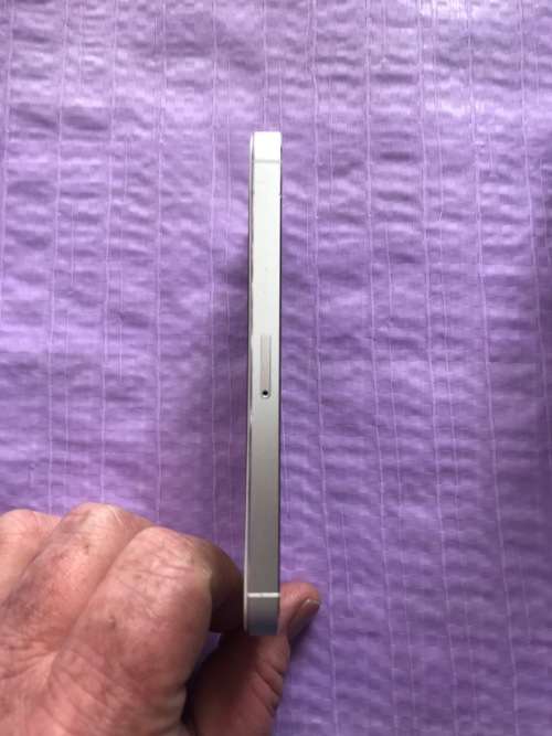 iPhone 5s 16gb *immaculate* Pre-loved. Low reserve