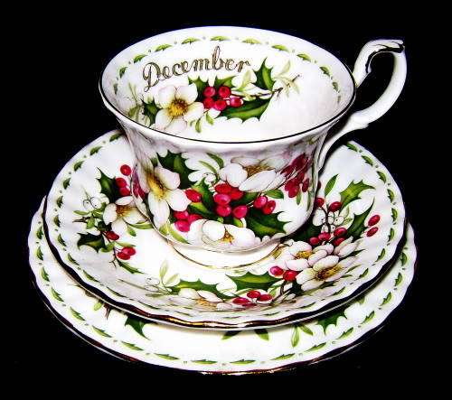 Royal Albert ( Flowers of The Month ) Mint Trio - DECEMBER