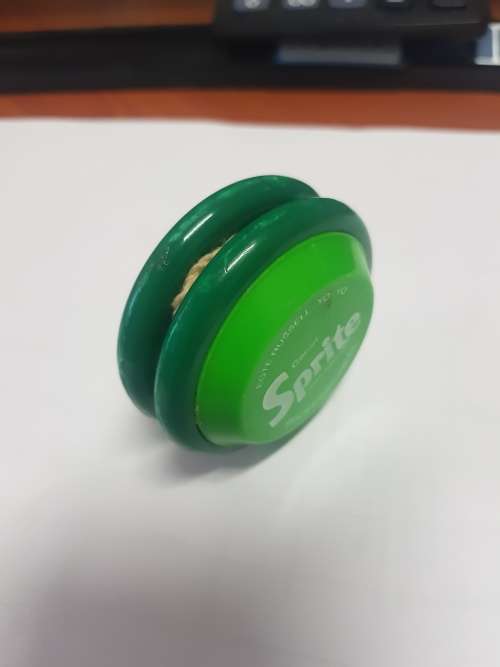 RUSSELL SRITE YOYO GREEN /  YO YO WITH STRING